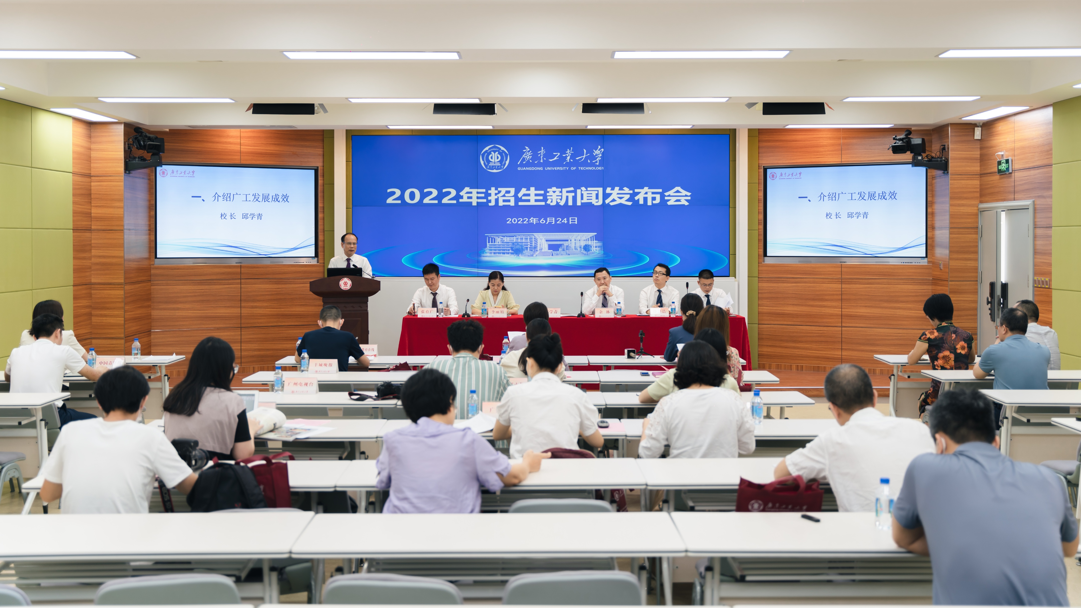 广工招生发布会：物理类排位5万名以内，较大机会录入相应专业组；历史排位1.6万名以内大胆报考