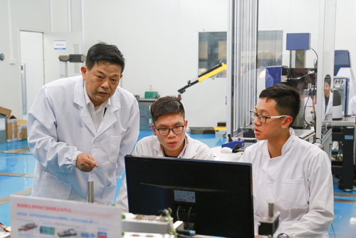 （新媒体稿）高端电子制造装备高速高精点位操作技术获国家技术发明二等奖.jpg