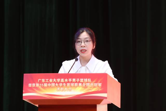 环亚手机版登录入口管理学院2020级学生曾雯莹