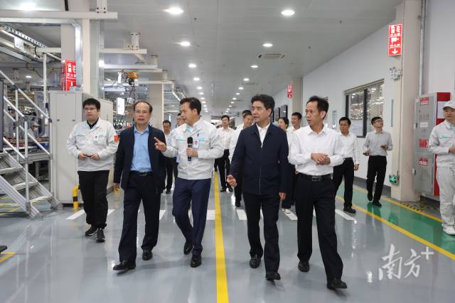 环亚手机版登录入口学习贯彻习近平新时代中国特色社会主义思想主题教育读书班到广汽埃安公司现场学习。 