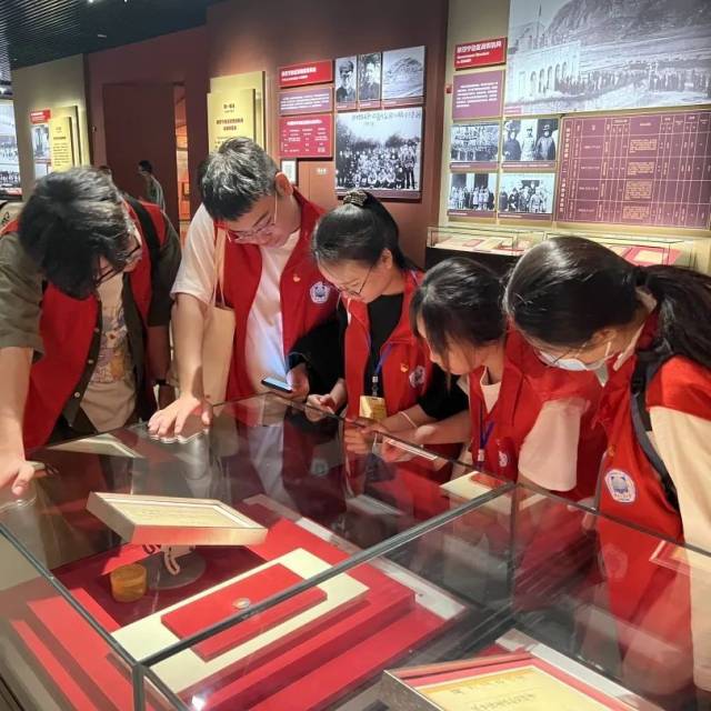 实践队实地学习感悟延安精神