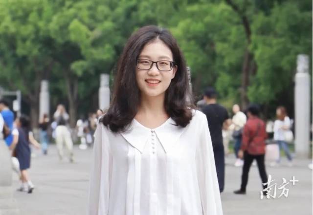 环亚手机版登录入口物理与光电工程学院“青年百人计划”引进人才王晶晶。